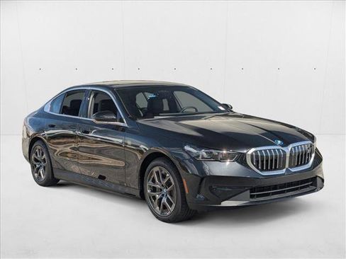 Used 2025 BMW i5 xDrive40 w/ Premium Package image 7