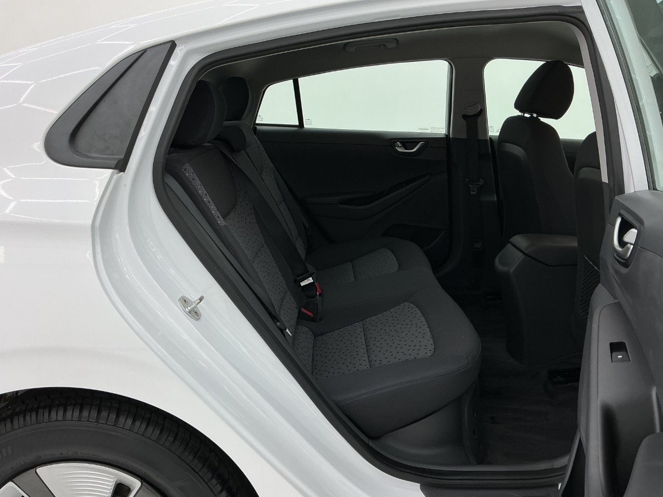 Used 2018 Hyundai Ioniq Blue FWD image 21