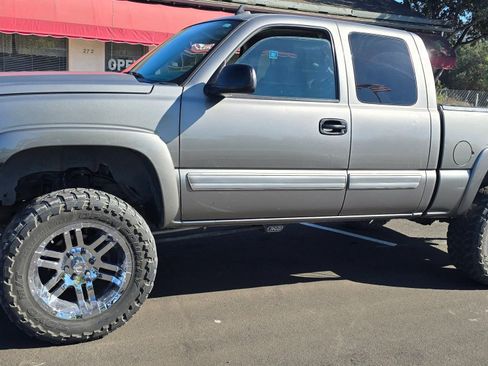 Used 2006 Chevrolet Silverado 1500 LT w/ Light Duty Power Package image 2