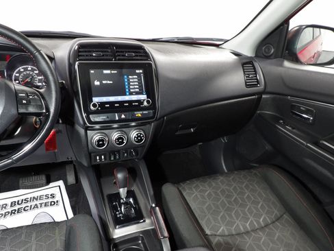 Used 2025 Mitsubishi Outlander Sport SE AWD/4WD image 13