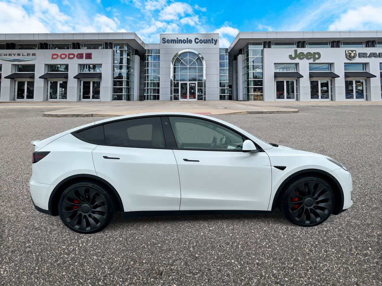 Used 2022 Tesla Model Y Performance AWD/4WD image 9
