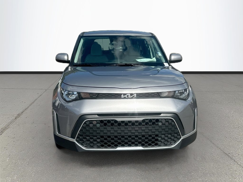 Used 2025 Kia Soul LX w/ LX Technology Package FWD image 2