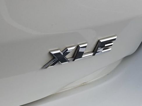 Used 2018 Toyota Highlander XLE FWD image 12