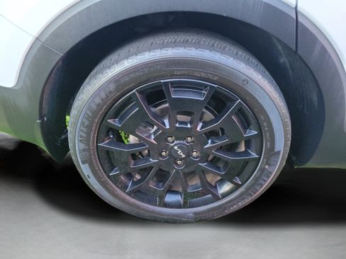 Certified 2022 Kia Telluride EX w/ EX Premium Package AWD/4WD image 6
