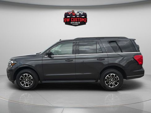 Used 2024 Ford Expedition XLT image 4