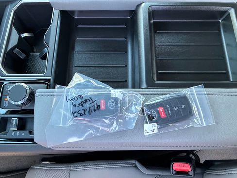 New 2026 Toyota Tundra Limited AWD/4WD image 32