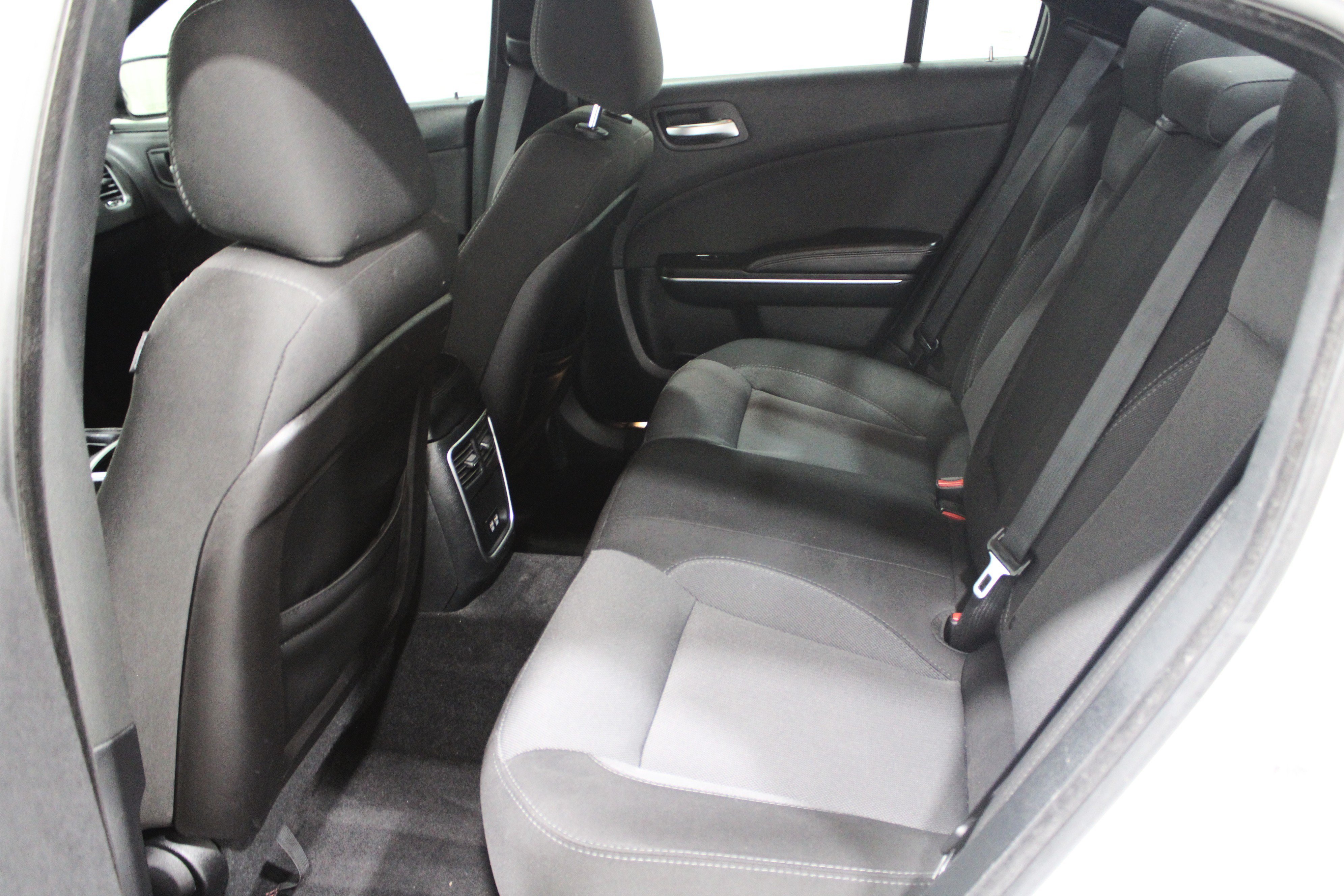 Used 2018 Dodge Charger SXT RWD image 15
