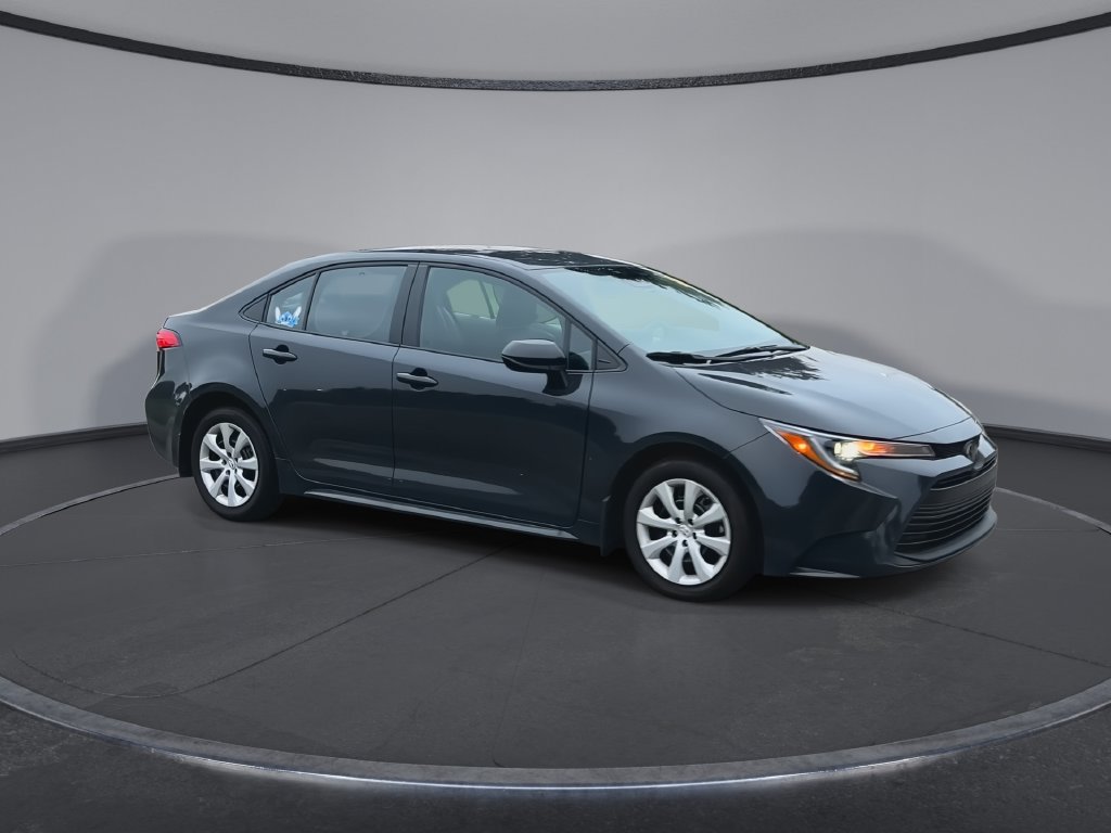 Used 2025 Toyota Corolla LE FWD image 2