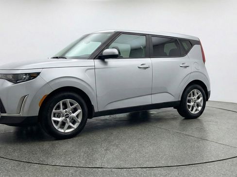 Used 2025 Kia Soul LX w/ LX Technology Package image 3