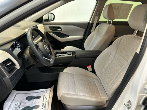 Certified 2023 Nissan Rogue SV image 4