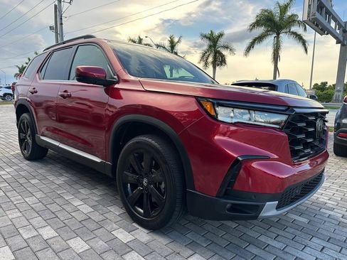 Used 2025 Honda Pilot Elite image 1