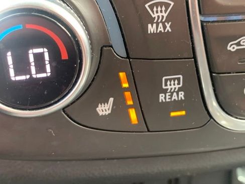 Used 2018 Chevrolet Traverse LT FWD image 13