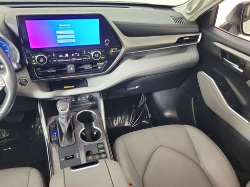 Used 2023 Toyota Highlander Limited FWD image 17