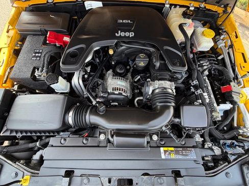 Certified 2018 Jeep Wrangler Unlimited Sport S AWD/4WD image 17