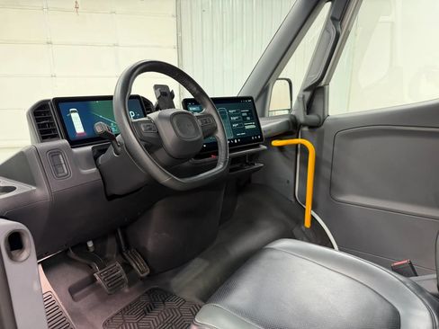 Used 2024 Rivian Delivery 500 FWD image 12