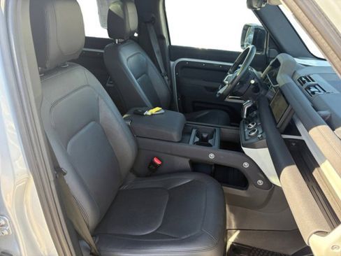 Used 2023 Land Rover Defender 110 S image 22