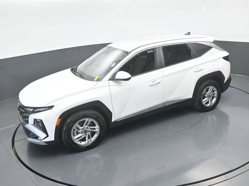 Used 2025 Hyundai Tucson SE image 47