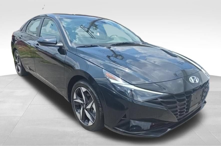 Used 2023 Hyundai Elantra SEL w/ Convenience Package FWD image 3