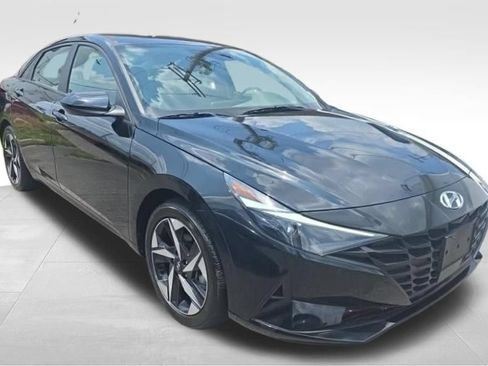 Used 2023 Hyundai Elantra SEL FWD image 3