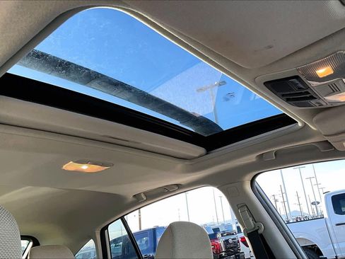 Used 2017 Subaru Crosstrek 2.0i Premium w/ Moonroof Package image 14