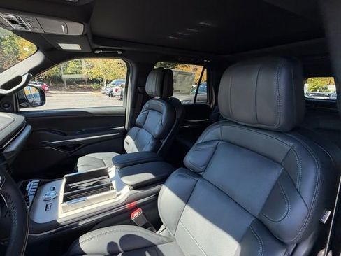 New 2025 Lincoln Navigator L Reserve w/ Jet Appearance Package image 13