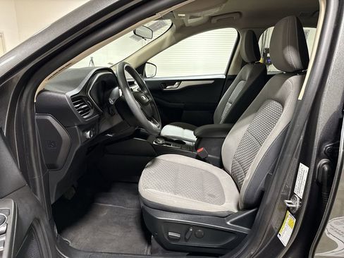 Used 2020 Ford Escape SE image 19