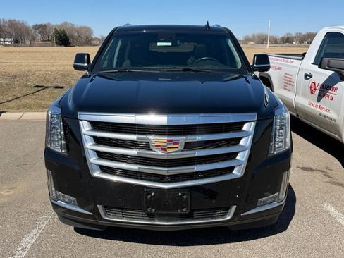 Used 2017 Cadillac Escalade ESV Premium Luxury image 2