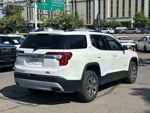 Used 2023 GMC Acadia SLE w/ Driver Convenience Package AWD/4WD image 3