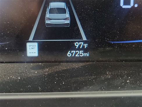 Used 2025 Hyundai Elantra Sport image 7