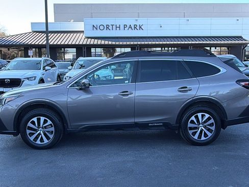 Used 2021 Subaru Outback Premium image 5
