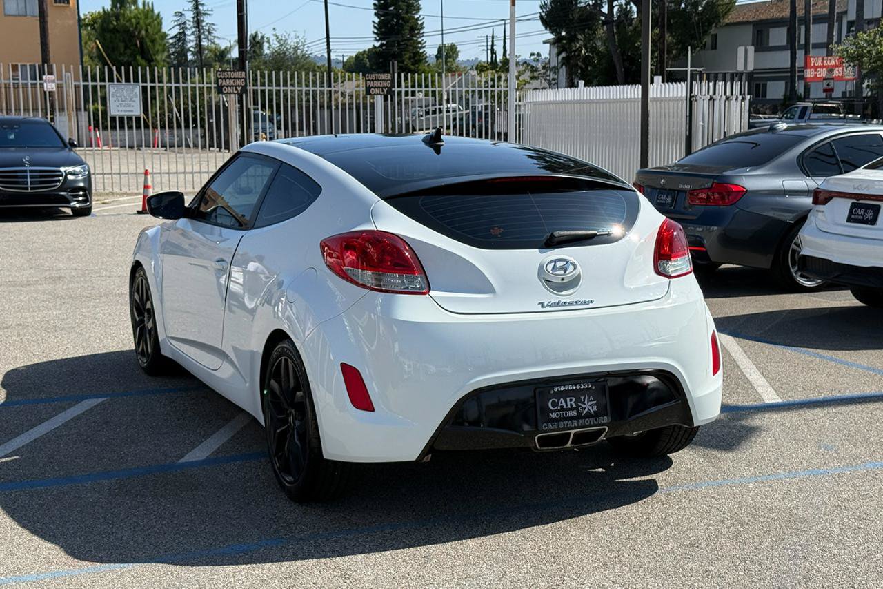 Used 2015 Hyundai Veloster w/ Option Group 02 FWD image 6