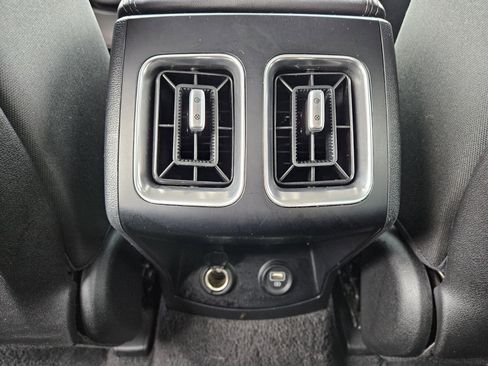 Used 2023 Kia Sorento LX image 11