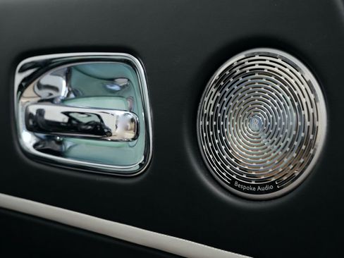 Used 2019 Rolls-Royce Dawn image 38