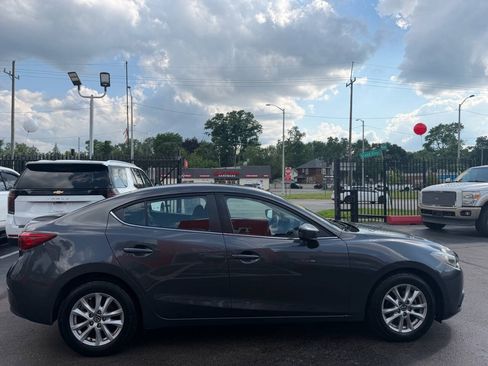 Used 2016 MAZDA MAZDA3 i Sport w/ Preferred Equipment Package FWD image 4