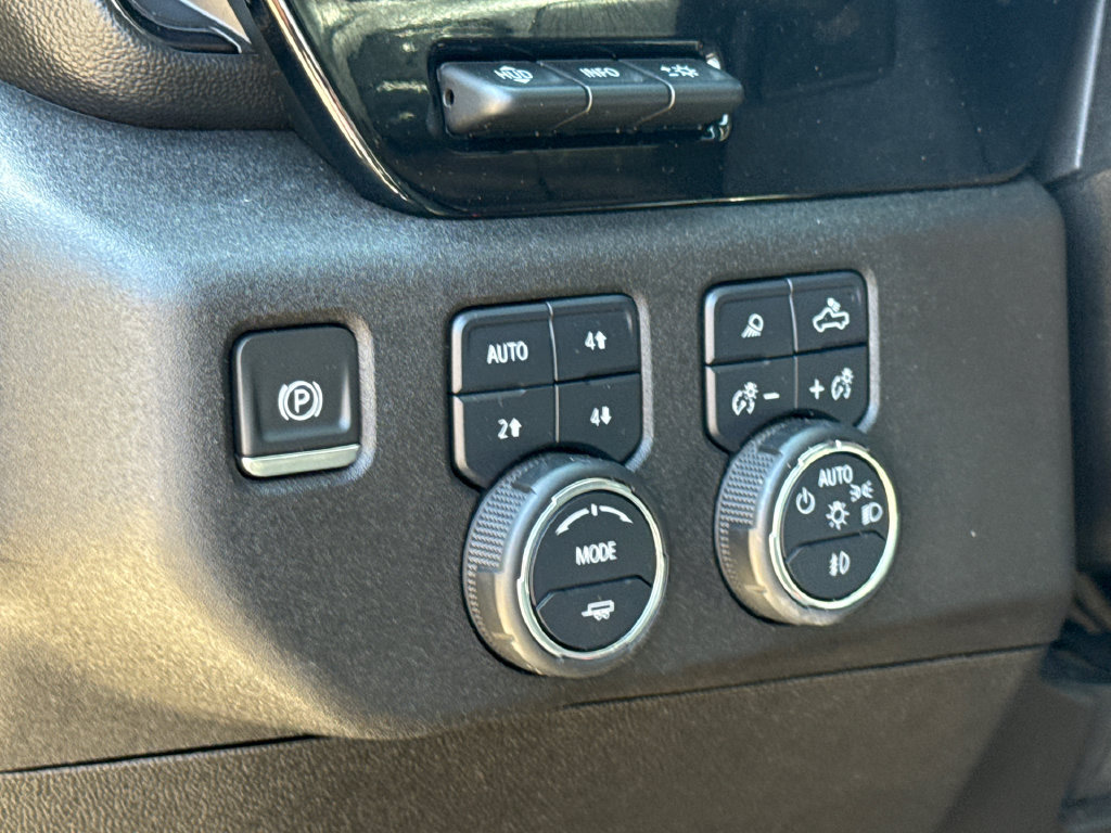 Used 2024 Chevrolet Silverado 2500 ZR2 w/ Technology Package AWD/4WD image 24