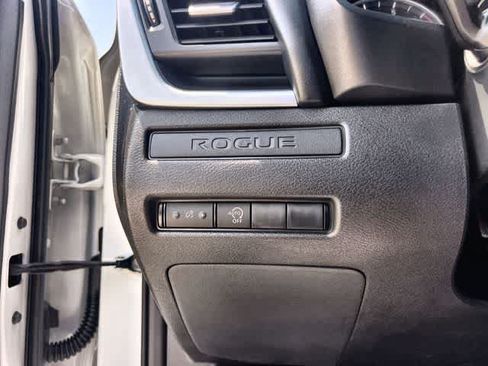 Used 2023 Nissan Rogue S AWD/4WD image 29