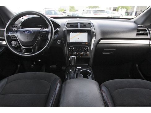 Used 2018 Ford Explorer XLT w/ Equipment Group 202A AWD/4WD image 12