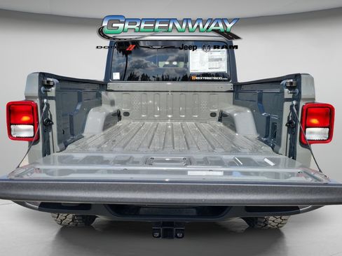 Used 2023 Jeep Gladiator Sport AWD/4WD image 7