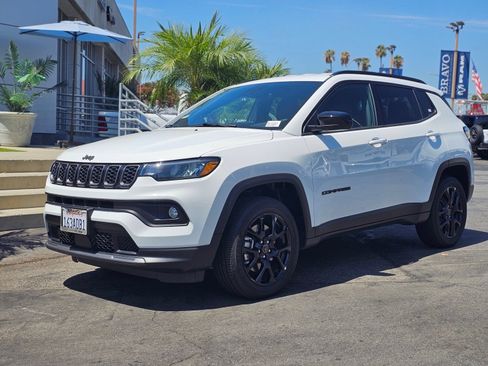Used 2026 Jeep Compass Latitude AWD/4WD image 4