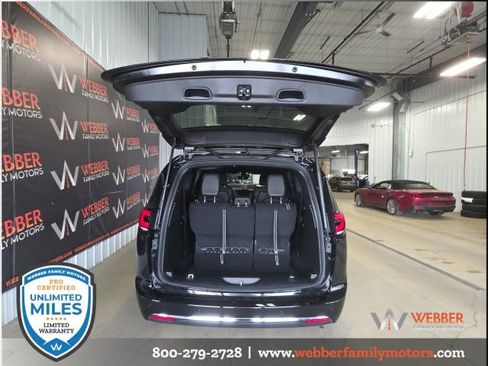 New 2026 Chrysler Pacifica Select image 6
