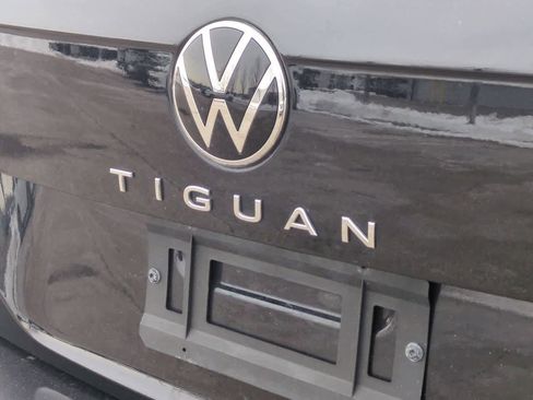 Used 2022 Volkswagen Tiguan SE image 12