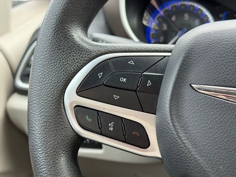 Used 2017 Chrysler Pacifica Touring Plus image 18