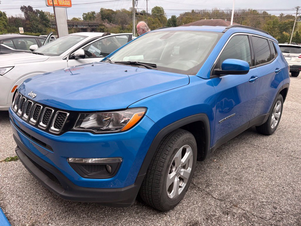 Used 2017 Jeep Compass Latitude w/ Cold Weather Group FWD image 1