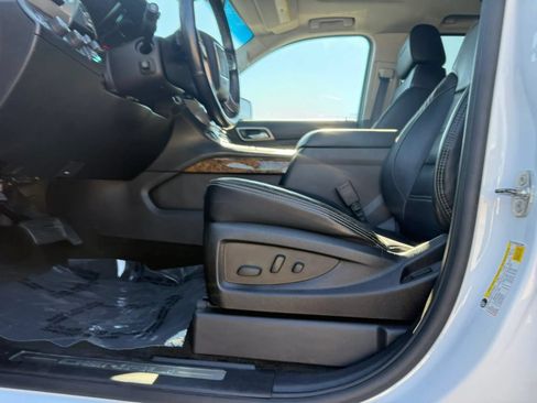 Used 2016 GMC Yukon XL Denali w/ Open Road Package AWD/4WD image 10