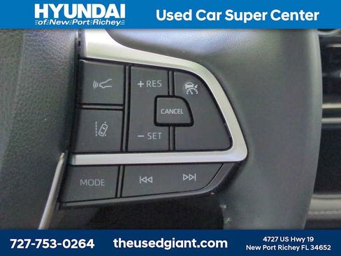 Used 2023 Toyota Highlander LE FWD image 29