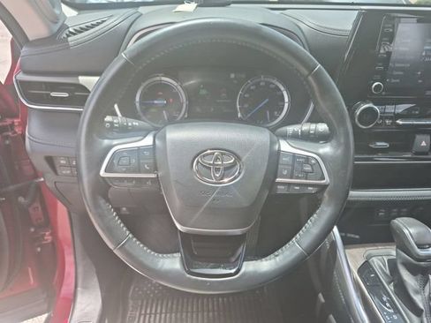 Used 2022 Toyota Highlander Limited FWD image 12