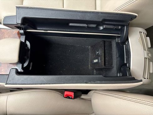 Used 2014 Mercedes-Benz E 350 Sedan image 38