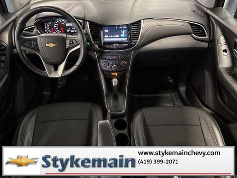 Used 2017 Chevrolet Trax LT w/ LT Convenience Package image 3