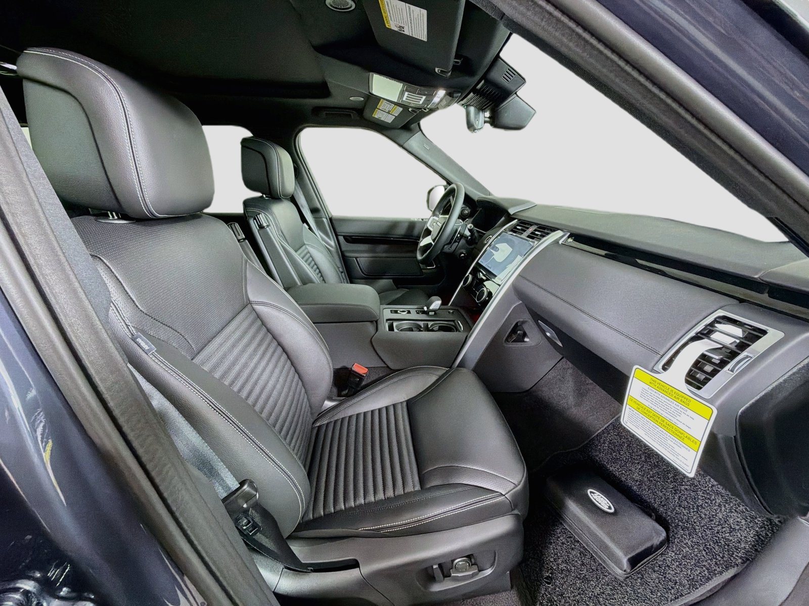 New 2026 Land Rover Discovery S AWD/4WD image 32