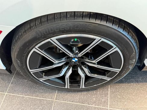Used 2025 BMW 760i xDrive AWD/4WD image 3